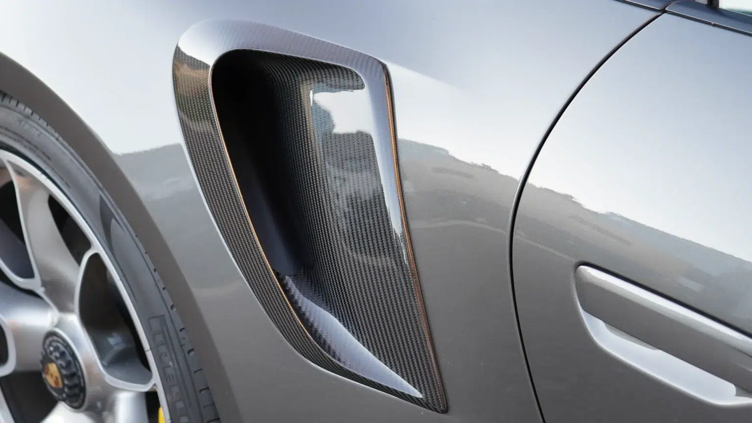 porsche 992 turbo s carbon scoops